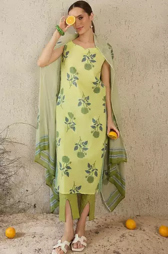 Women Floral Printed Regular Pure Cotton Kurta with Trousers & With Dupatta