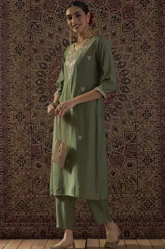 Ethnic Motifs Embroidered Thread Work Kurta With Trousers