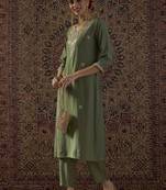 Ethnic Motifs Embroidered Thread Work Kurta With Trousers