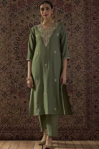 Ethnic Motifs Embroidered Thread Work Kurta With Trousers