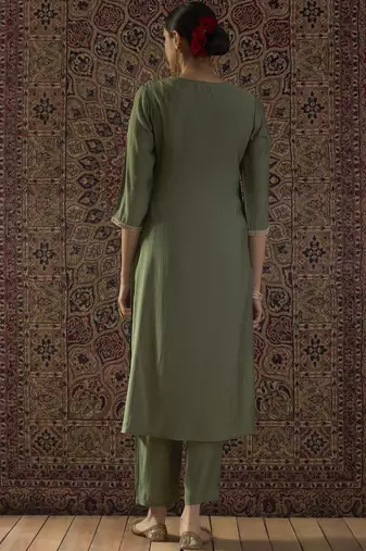 Ethnic Motifs Embroidered Thread Work Kurta With Trousers