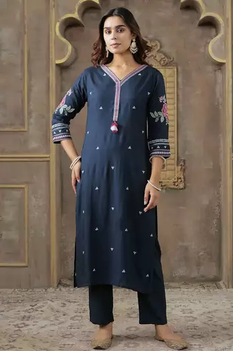 Ethnic Motifs Embroidered V-Neck Thread Work Kurta With Trousers