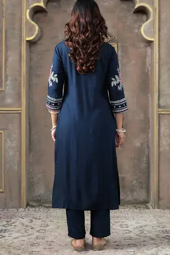 Ethnic Motifs Embroidered V-Neck Thread Work Kurta With Trousers