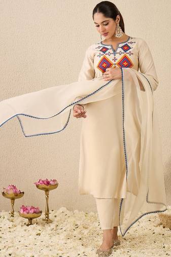 Women Ethnic Motifs Printed Kurta with Trousers & Dupatta