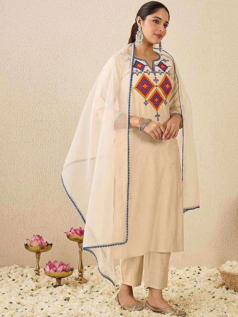 Women Ethnic Motifs Printed Kurta with Trousers & Dupatta