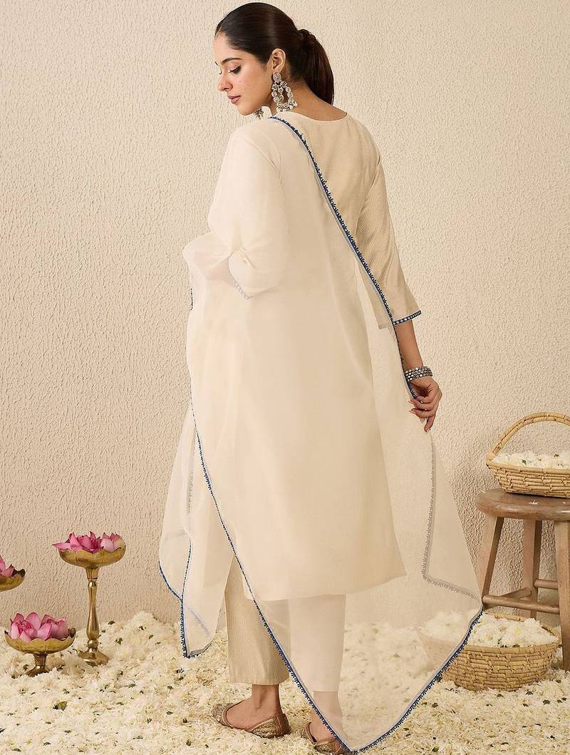 Women Ethnic Motifs Printed Kurta with Trousers & Dupatta