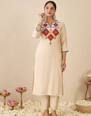 Women Ethnic Motifs Printed Kurta with Trousers & Dupatta 6