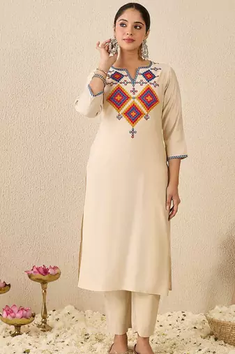 Women Ethnic Motifs Printed Kurta with Trousers & Dupatta
