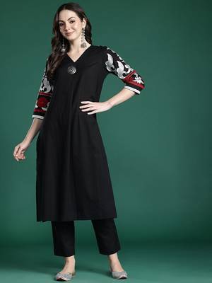 Floral Embroidered Pure Cotton Kurta with Trousers 1