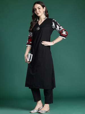 Floral Embroidered Pure Cotton Kurta with Trousers 6