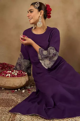 Women Floral Embroidered Regular Kurta with Trousers
