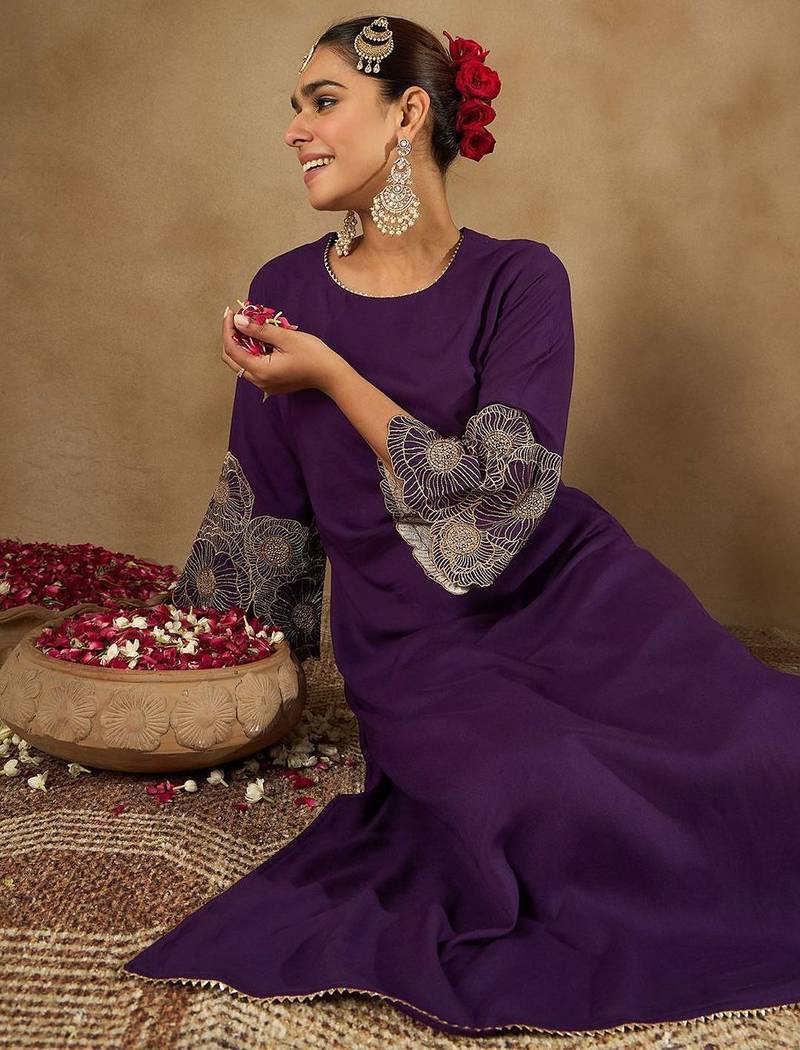 Women Floral Embroidered Regular Kurta with Trousers