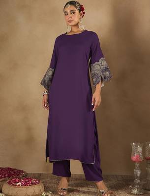 Women Floral Embroidered Regular Kurta with Trousers 2