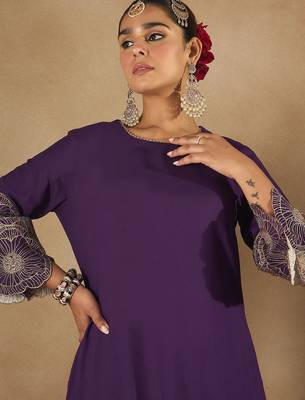 Women Floral Embroidered Regular Kurta with Trousers 3
