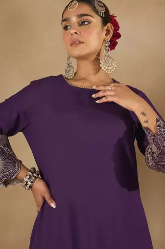 Women Floral Embroidered Regular Kurta with Trousers
