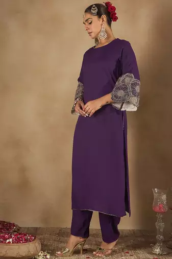 Women Floral Embroidered Regular Kurta with Trousers