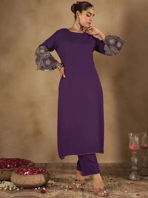Women Floral Embroidered Regular Kurta with Trousers 7