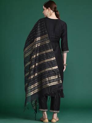 Women Ethnic Motifs Embroidered Regular Thread Work Liva Kurta with Trousers & With Dupatta 3
