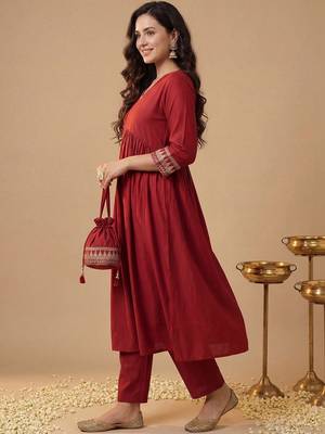 Women Ethnic Motifs Embroidered Regular Liva Kurta with Trousers 3