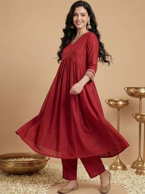 Women Ethnic Motifs Embroidered Regular Liva Kurta with Trousers 6