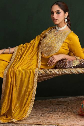 Women Paisley Embroidered Regular Kurta with Trousers & With Dupatta