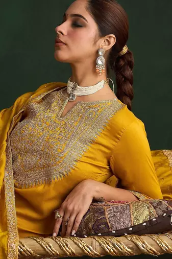 Women Paisley Embroidered Regular Kurta with Trousers & With Dupatta