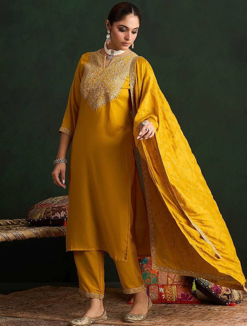 Women Paisley Embroidered Regular Kurta with Trousers & With Dupatta