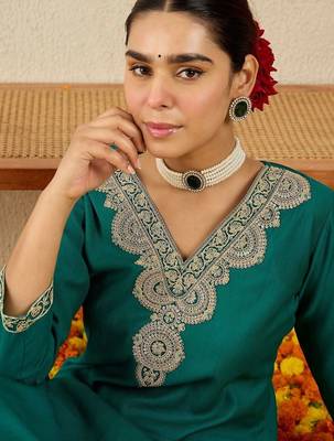 Women Ethnic Motifs Embroidered Regular Thread Work Kurta with Trousers 2