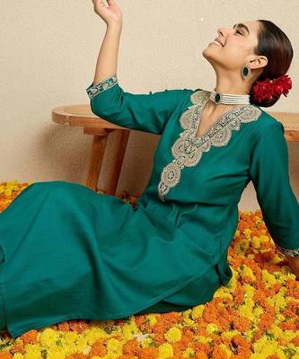 Women Ethnic Motifs Embroidered Regular Thread Work Kurta with Trousers 3