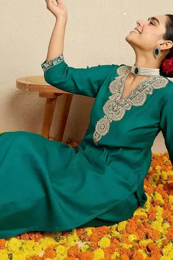 Women Ethnic Motifs Embroidered Regular Thread Work Kurta with Trousers