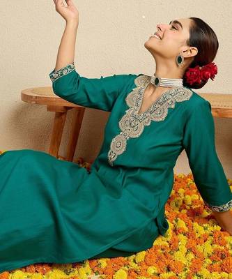 Women Ethnic Motifs Embroidered Regular Thread Work Kurta with Trousers 4