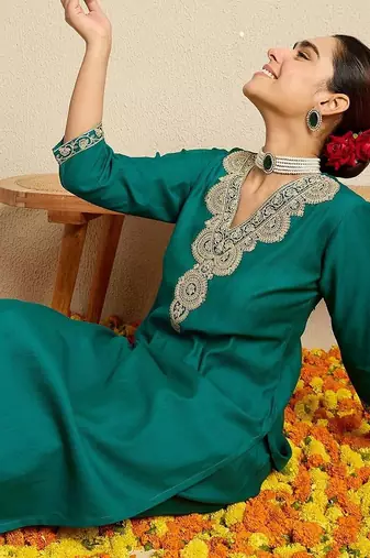 Women Ethnic Motifs Embroidered Regular Thread Work Kurta with Trousers