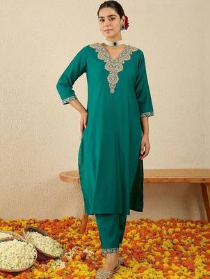 Women Ethnic Motifs Embroidered Regular Thread Work Kurta with Trousers 5