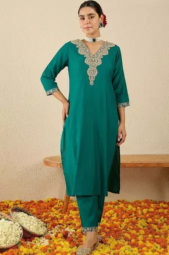 Women Ethnic Motifs Embroidered Regular Thread Work Kurta with Trousers