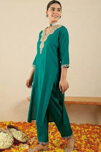 Women Ethnic Motifs Embroidered Regular Thread Work Kurta with Trousers