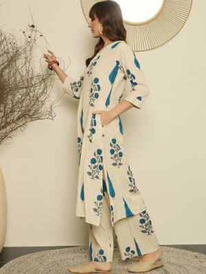 Women Floral Printed Regular Thread Work Kurta with Palazzos 3