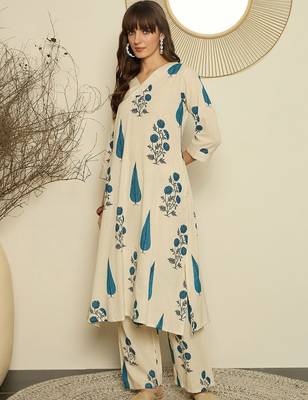Women Floral Printed Regular Thread Work Kurta with Palazzos 6