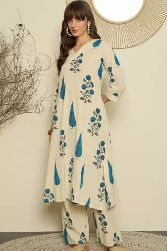 Women Floral Printed Regular Thread Work Kurta with Palazzos