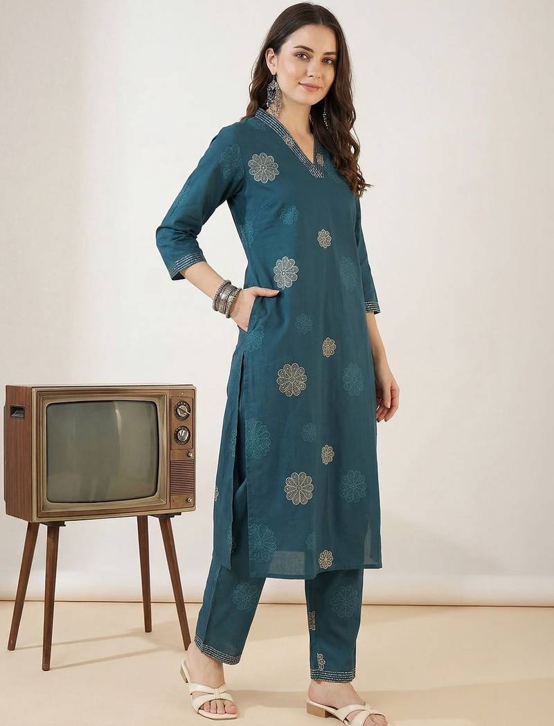 Women Floral Printed Regular Thread Work Pure Cotton Kurta with Trousers