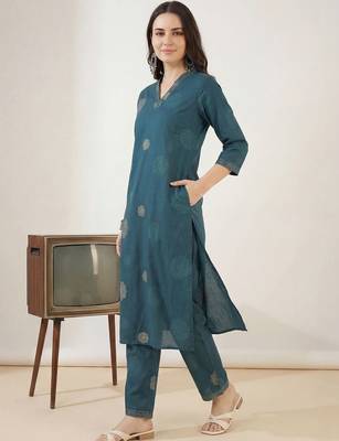 Women Floral Printed Regular Thread Work Pure Cotton Kurta with Trousers 3