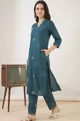 Women Floral Printed Regular Thread Work Pure Cotton Kurta with Trousers