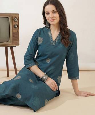 Women Floral Printed Regular Thread Work Pure Cotton Kurta with Trousers 5