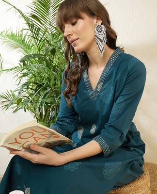 Women Floral Printed Regular Thread Work Pure Cotton Kurta with Trousers 6