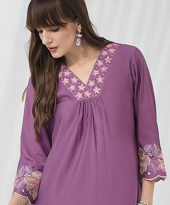 Floral Embroidered Thread Work Straight Kurta With Trousers 1