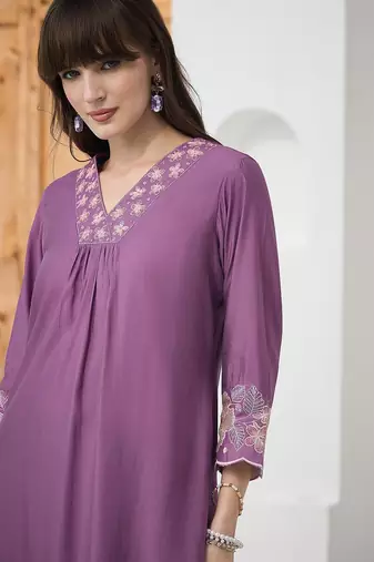 Floral Embroidered Thread Work Straight Kurta With Trousers
