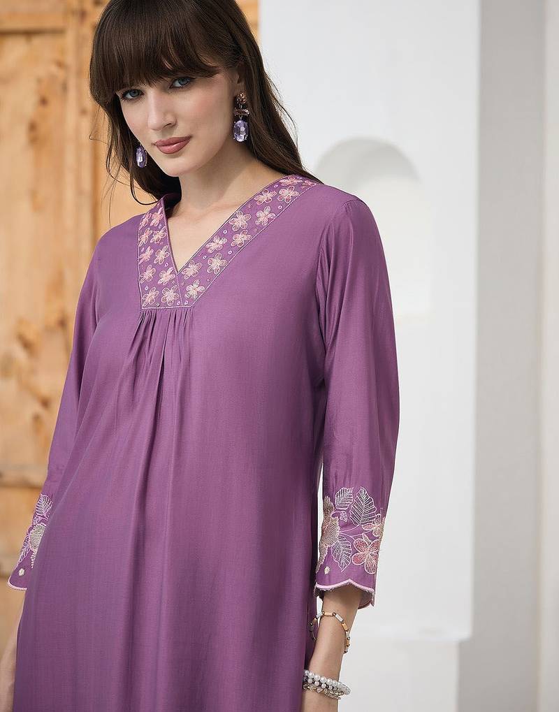 Floral Embroidered Thread Work Straight Kurta With Trousers