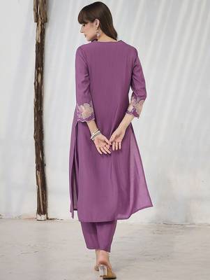Floral Embroidered Thread Work Straight Kurta With Trousers 5