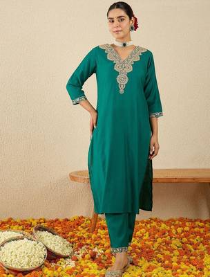 Women Ethnic Motifs Embroidered V-Neck Regular Sequinned Kurta with Trousers 2