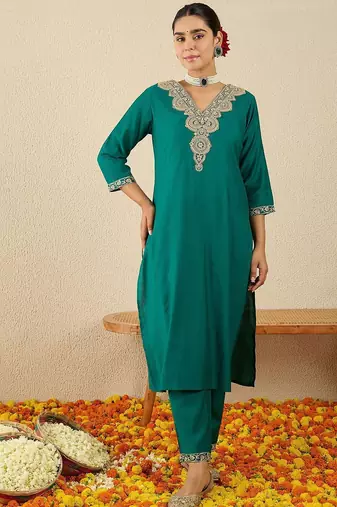 Women Ethnic Motifs Embroidered V-Neck Regular Sequinned Kurta with Trousers