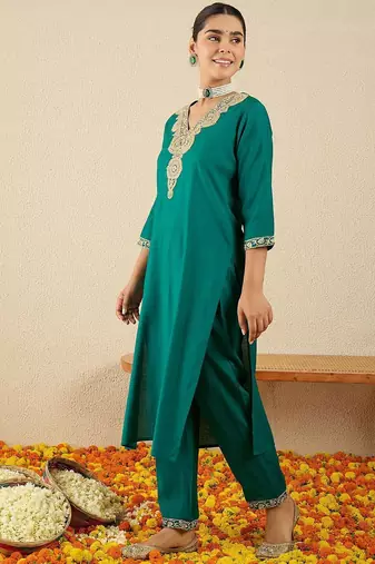 Women Ethnic Motifs Embroidered V-Neck Regular Sequinned Kurta with Trousers